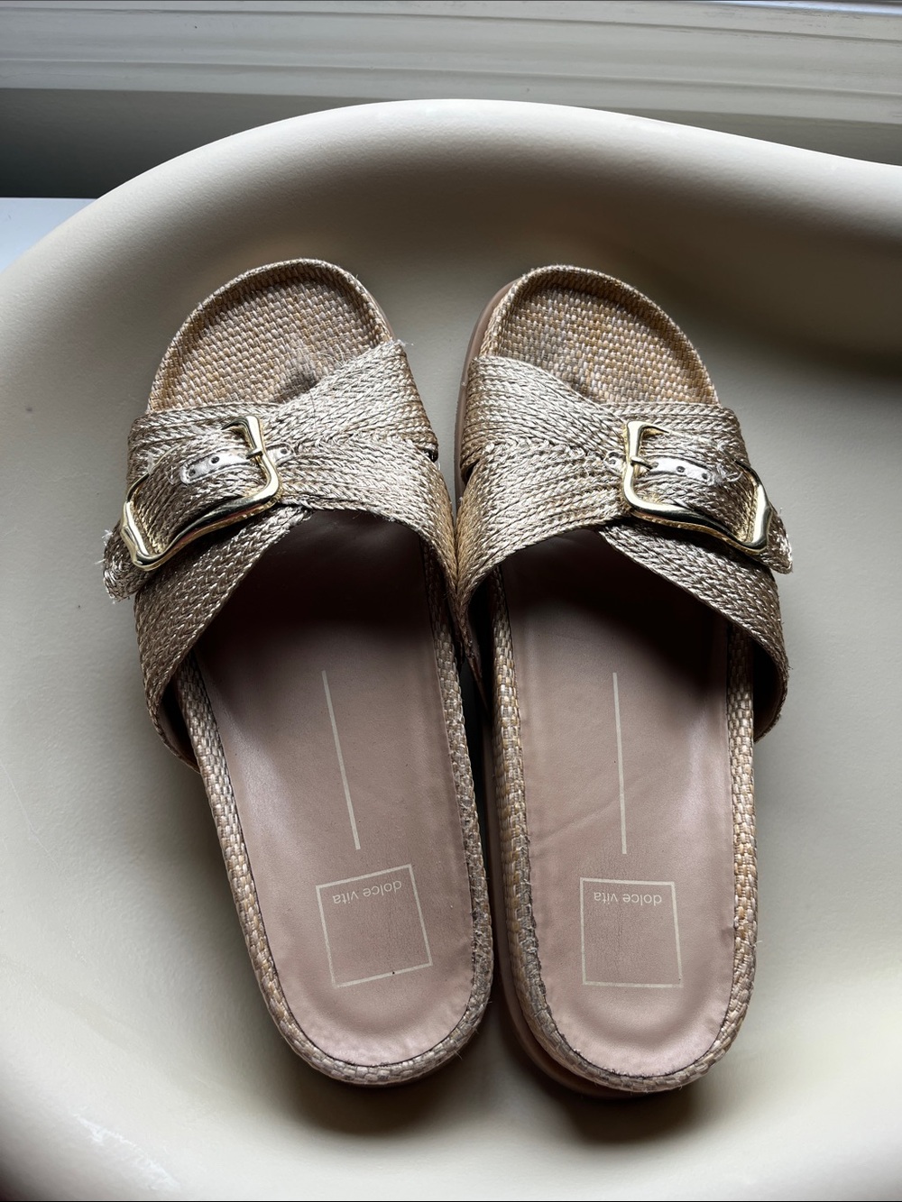 Dolce vita gold raffia sandal 9.5